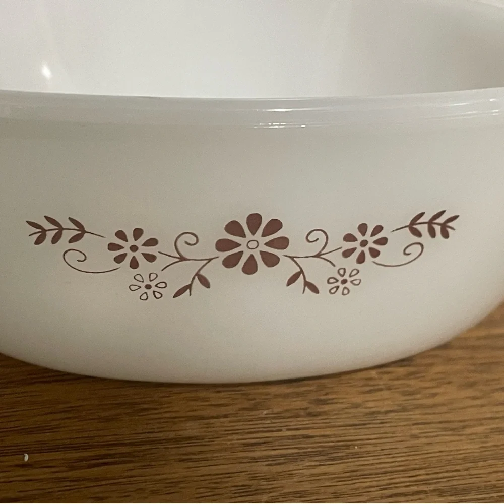 Vintage Pyr-O-Rey 8 Inch Casserole Baking Dish By Vitrocrisa Milk Glass Flowers
